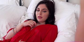 I get an instant boner every time i see my stepmother (Keira Croft)
