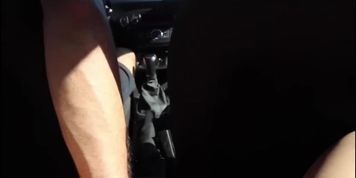 Uber enfia dedos na minha buceta