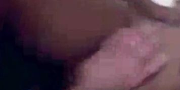 Masturbandonos juntas yo y mi amiguita nos corremos al mismo tiempo una arriba de la otra