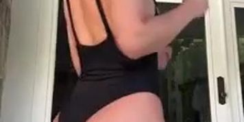 Hannah stocking ass shake
