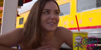 Virginie enjoys a good screw with Manuel Ferrara