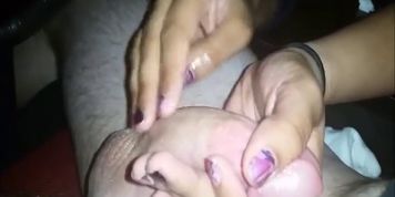 Indian Girl Gives Handjob In Car