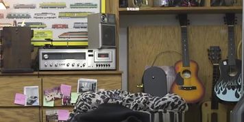 Pawnshop amateur covered in jizz after bj