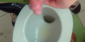 Solo male piss