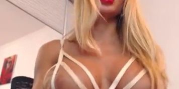 Blonde Cam solo