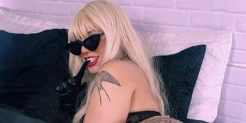 Blonde hot girl, long gloves, sunglasses and smoke, this vid.. by smoking_intens3girl from OnlyFans | Coomer