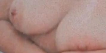 Mi deliciosa esposa me muestra cuando se ba&ntilde;a quiere que me la coja