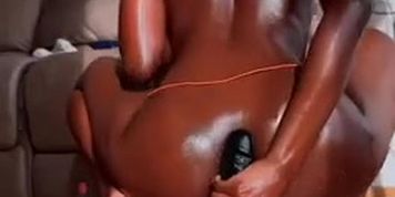 Queen_Tashaar riding black dildo
