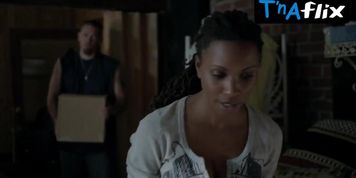 Elizabeth Lande Sexy Scene  in Shameless
