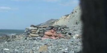 Spying on real amateur hottie by the beach