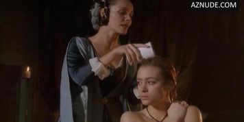 Martina Stella Butt Scene  in La Freccia Nera