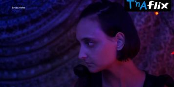 Isabelle Barbier Lesbian Scene  in Crshd