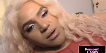 Cute ebony shemale cums hard