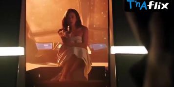 Hannah John-kamen Sexy Scene  in Killjoys