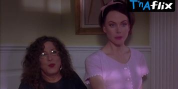 Faith Hill Cgi Scene  in The Stepford Wives