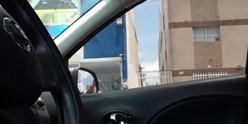 Joven se masturba en p&uacute;blico / Flash cock 