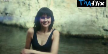 Paulina Hobratschk Butt,  Thong Scene  in Tage, Die Es Nicht Gab