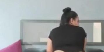 reto a mi cu&ntilde;ada a bailarme y me hace video caliente REAL