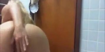 Cam Slut Masturbating In The Bathroom