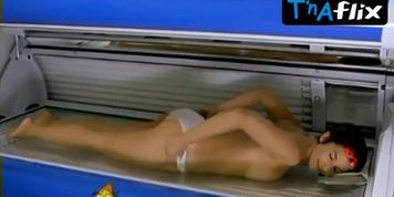 Isabelle Gelinas Breasts Scene  in Les Gens En Maillot De Bain Ne Sont Pas (Forcement) Superficiels