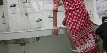 Husband bhar jane ki bad bhabhi ko kitchen me chuda HD hindi