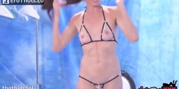 MILF Sofie Marie Uses Dildo On Pussy While Swapping Bikinis (Dagmar Jihlavcova)
