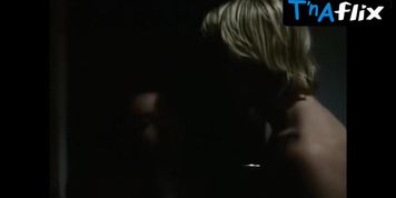 Maayke Bouten Breasts Scene  in De Prooi
