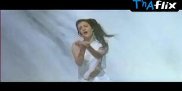 Mandakini Sexy Scene  in Ram Teri Ganga Maili (River Donovan)