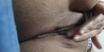 Pornstar teen juega con una polla de goma en su con?o (Nikki Litte)
