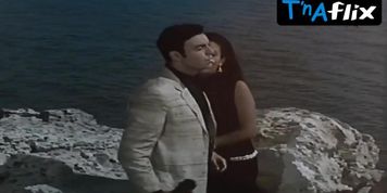 Soheir El-Morshidy Sexy Scene  in Jazeerat Al Oshaq
