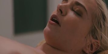 Petite masseur Jill Kassidy massage and tastes Lanas pussy (Lana Sharapova)