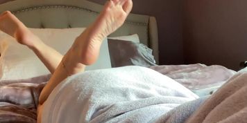 amazing soles the pose feet golden soles