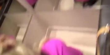 Rubia reputa en pubico