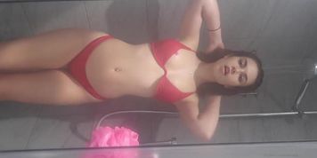 lauren alexis red