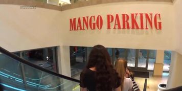 Jiggly Teen Ass Mall Candid