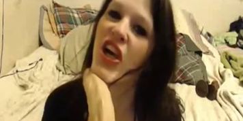 Camgirl Dildo Gagging