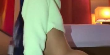 Gorgeous bubble butt girl twerking