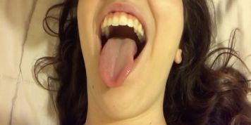 as&iacute; se toma el semen mi novia de erasmus antes de dormir. le encanta tragarse la corrida