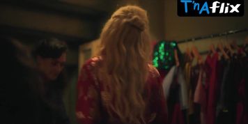 Serra Ariturk Butt Scene  in The Club