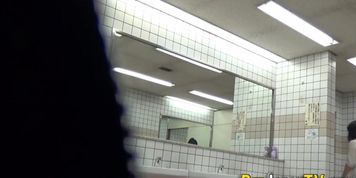 PISS JAPAN TV - Asian women pissing in toilet