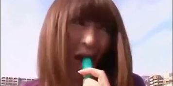 Asian outdoor pussy play