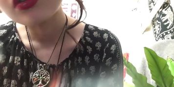 ASMR kisses & Lipgloss (Tyler Faith)