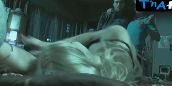 Julia Dietze Underwear Scene  in 205 - Zimmer Der Angst