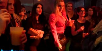 Teens slobbers on slong