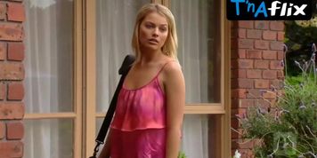 Margot Robbie Sexy Scene  in Neighbours