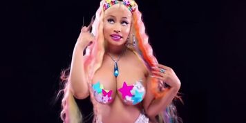 Nicki Minaj Bouncing Tits Smooth Slow Motion (Trollz)