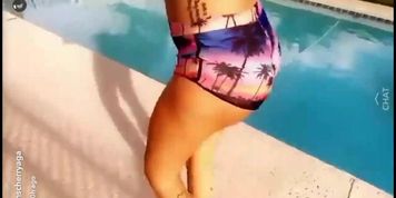 Pool twerk