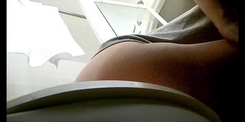 Teen Cutie with sexy booty caught peeing on toilet tinkle time onpotty