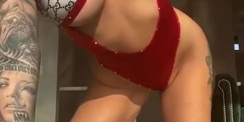 HOT BLONDE WOMAN ORGASM RIDING DILDO (ONLYFANS)