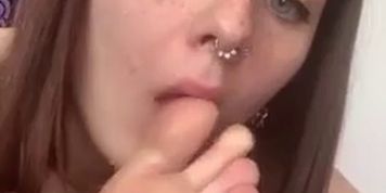 White gurl toe suck